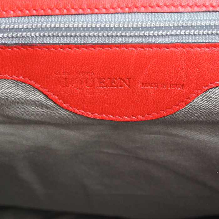Bolso de mano Alexander McQueen en charol rojo - Detail D3