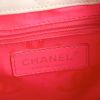 Bolso de mano Chanel en cuero acolchado blanco y negro - Detail D3 thumbnail