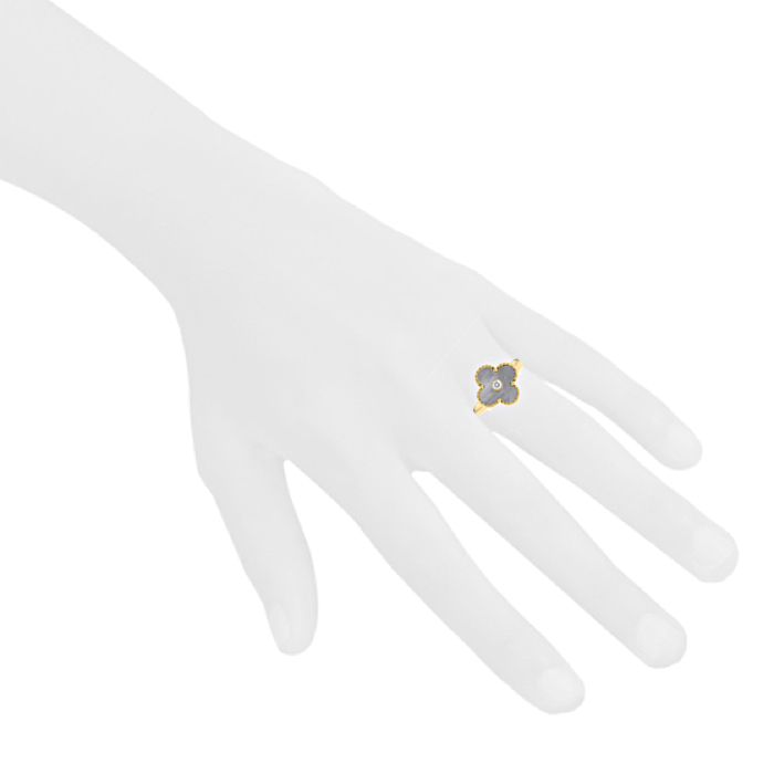 Anello Van Cleef & Arpels Alhambra Vintage in oro giallo,  madreperla bianca e diamante - Detail D1