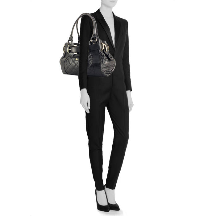 Burberry handbag in black quilted leather - Detail D1