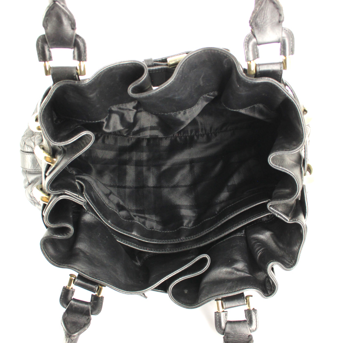 Burberry handbag in black quilted leather - Detail D2