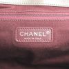 Bolso de mano Chanel en cuero granulado acolchado color topo - Detail D3 thumbnail