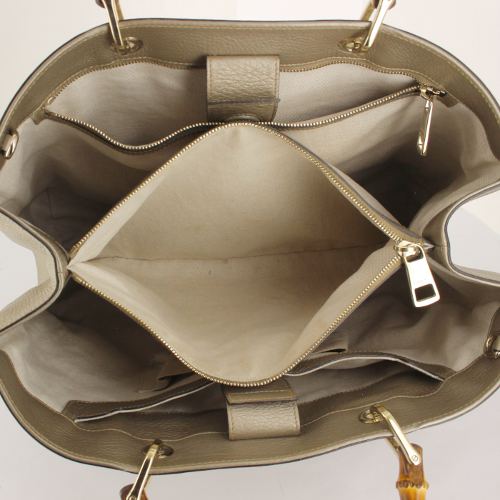 Bolso Cabás Gucci Bamboo en cuero granulado marrón dorado - Detail D2