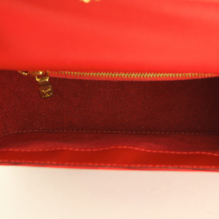 Bolso de mano Louis Vuitton en cuero Epi rojo - Detail D2