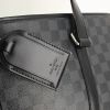 Bolso zurrón Louis Vuitton en lona a cuadros gris y cuero negro - Detail D5 thumbnail