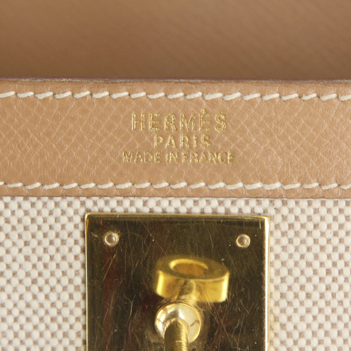 Hermès Kelly 32 cm handbag in beige canvas and gold epsom leather - Detail D3