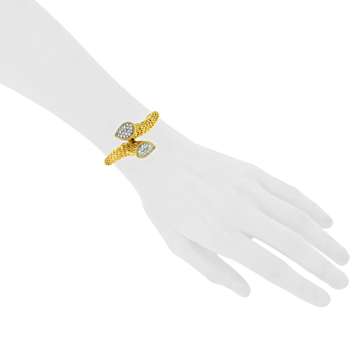 Boucheron Serpent Bohème rigid opening large model bracelet in yellow gold,  white gold and diamonds - Detail D1