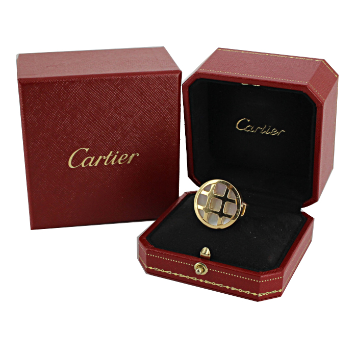 Bague Cartier Pasha en or jaune et nacre blanche - Detail D2