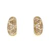 Paire de boucles d'oreilles Cartier Jeton en or jaune,  diamants blancs et diamants cognac - 00pp thumbnail
