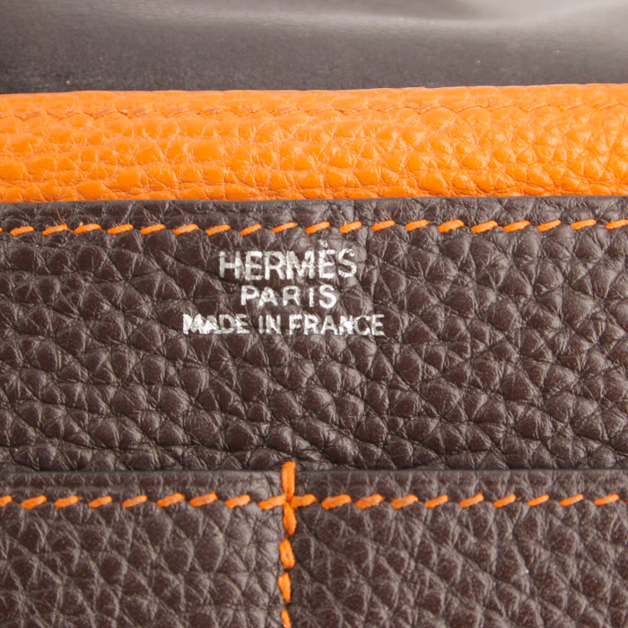 Portefeuille Hermes Dogon - Pocket Hand en cuir togo marron et cuir orange - Detail D4