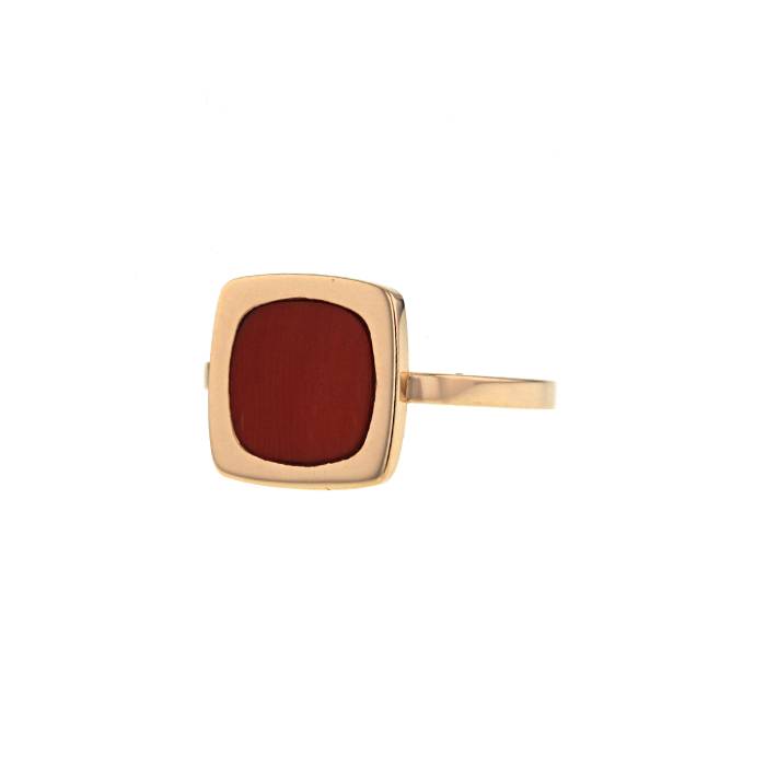 Sortija Dinh Van Impressions en oro rosa y coral rojo