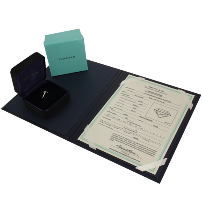 Sortija solitaria Tiffany 
Co Lucida en platino y en diamante - Detail D2