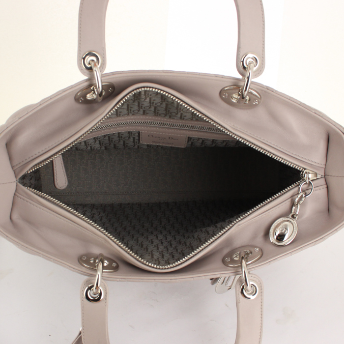 Bolso de mano Dior Lady Dior modelo grande en cuero cannage parma - Detail D3