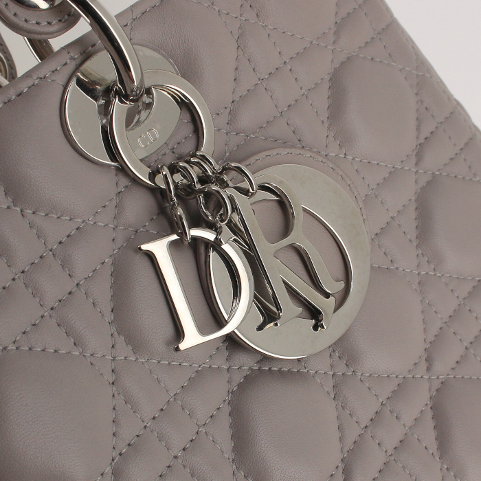 Bolso de mano Dior Lady Dior modelo grande en cuero cannage parma - Detail D5