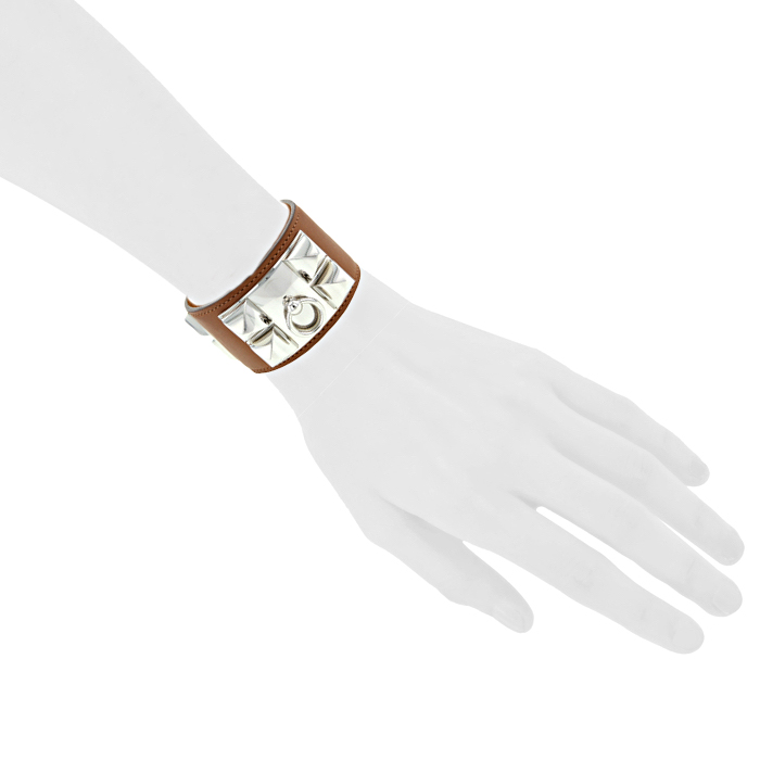 Bracelet manchette Hermes Médor en palladium et cuir marron - Detail D1