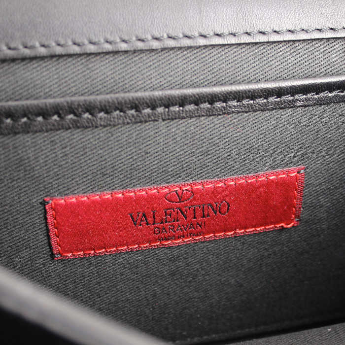 Valentino Garavani handbag in black leather - Detail D4