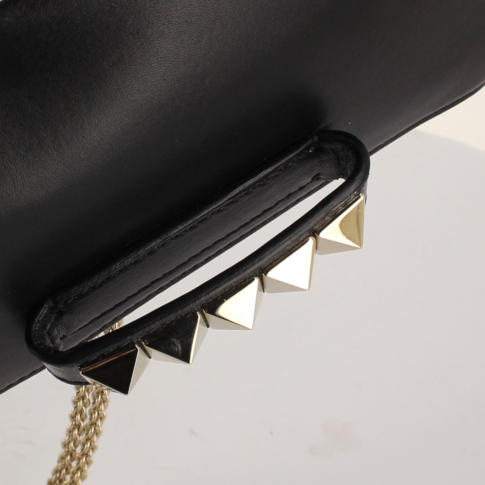 Valentino Garavani handbag in black leather - Detail D5