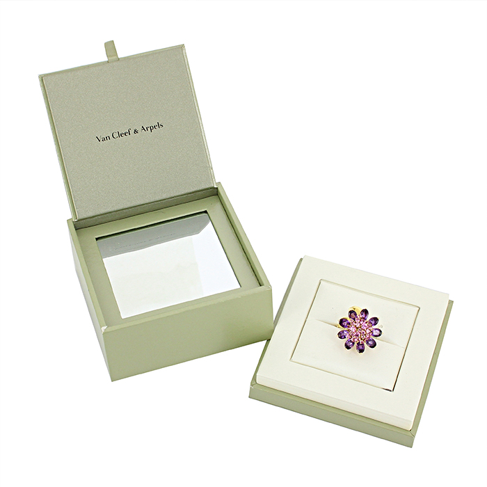 Bague semi-articulée Van Cleef & Arpels Hawai en or jaune,  améthystes et saphirs roses - Detail D2