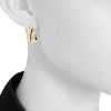 Paire de boucles d'oreilles Cartier Trinity moyen modèle en or jaune,  or rose et or blanc - Detail D1 thumbnail