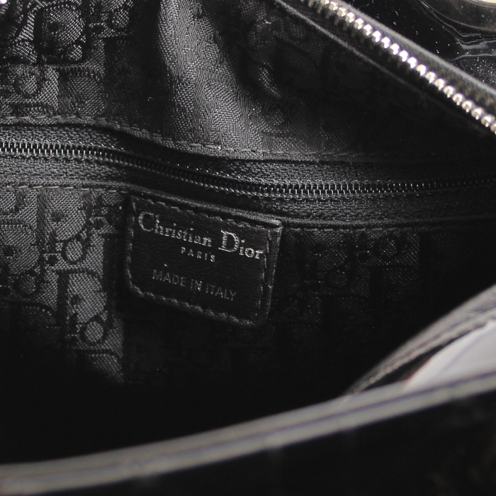 Dior Lady Dior medium model handbag in black patent leather - Detail D4