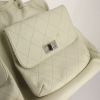 Chanel Pocket in the city shopping bag in off-white grained leather - Detail D4 thumbnail