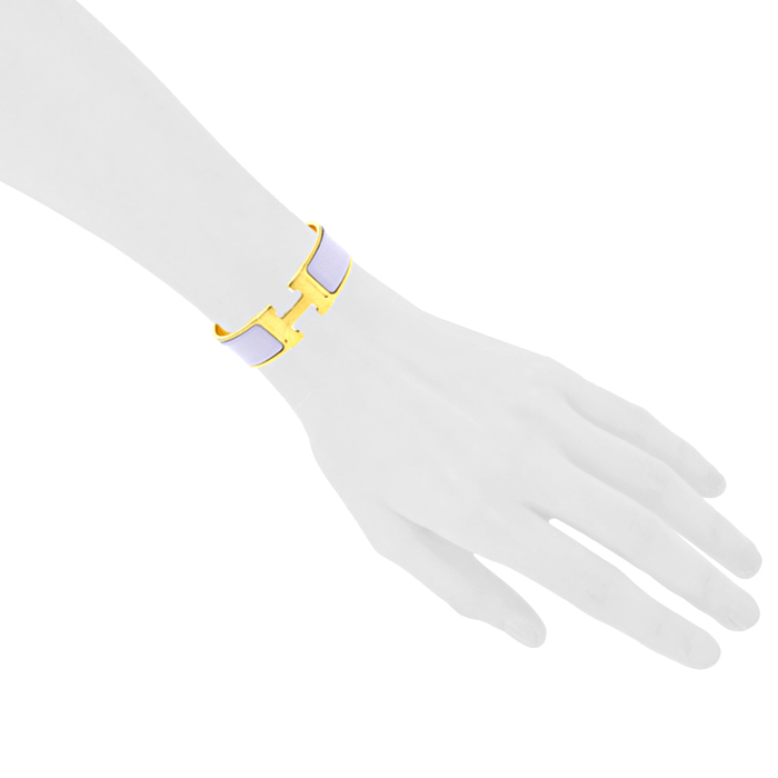 Bracelet rigide ouvrant Hermes Clic Clac moyen modèle en plaqué or et émail mauve - Detail D1