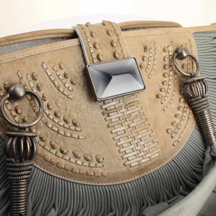 Dior shopping bag in blue and beige leather - Detail D5