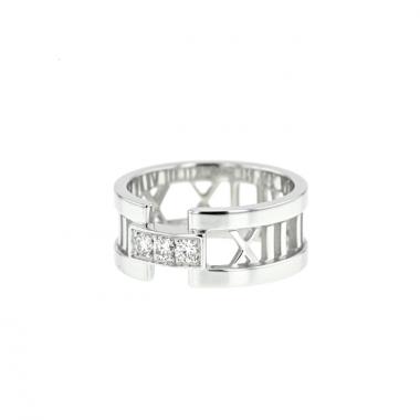 Anello Tiffany 
Co Atlas modello grande in oro bianco e diamanti Anello Tiffany 
Co Atlas modello grande in oro bianco e diamanti