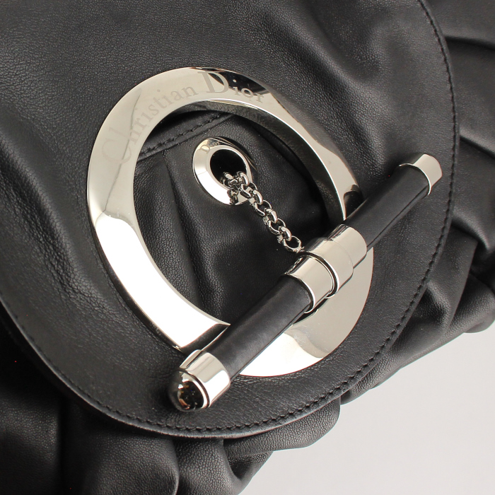 Bolso de mano Dior en cuero negro - Detail D4