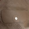 Bolsito de mano Louis Vuitton Petillante en cuero Monogram color topo - Detail D3 thumbnail