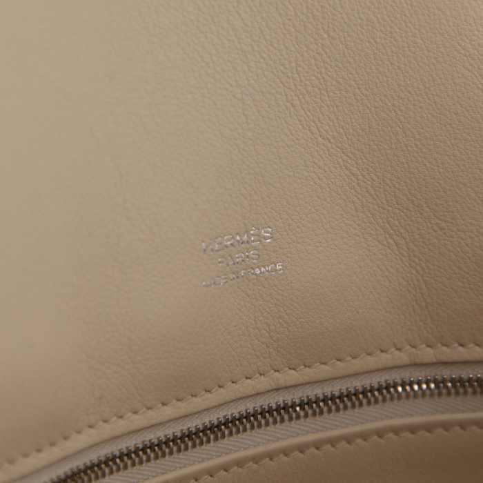 Bolso de mano Hermes modelo mediano en cuero color crema - Detail D3