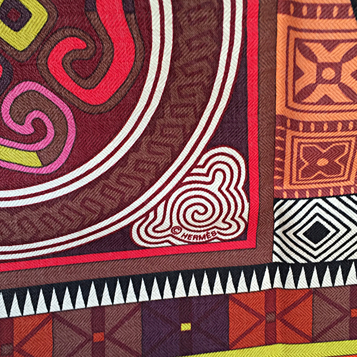 Pashmina Carre Hermes in twill di seta arancione e bianca con decori geometrici - Detail D2