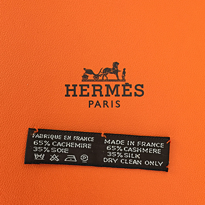 Châle Hermes en twill de soie et cachemire orange et blanc - Detail D4