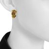 Chanel 1980's earrings for non pierced ears in yellow gold - Detail D1 thumbnail
