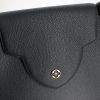 Sac à main Louis Vuitton Capucines en cuir grainé noir - Detail D4 thumbnail