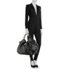 Louis Vuitton handbag in black leather - Detail D1 thumbnail