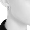 Chopard Chopardissimo hoop earrings in white gold - Detail D1 thumbnail