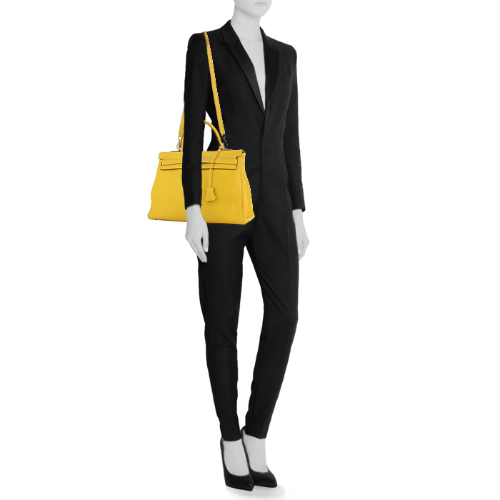 Hermes Kelly 32 cm handbag in yellow togo leather - Detail D2