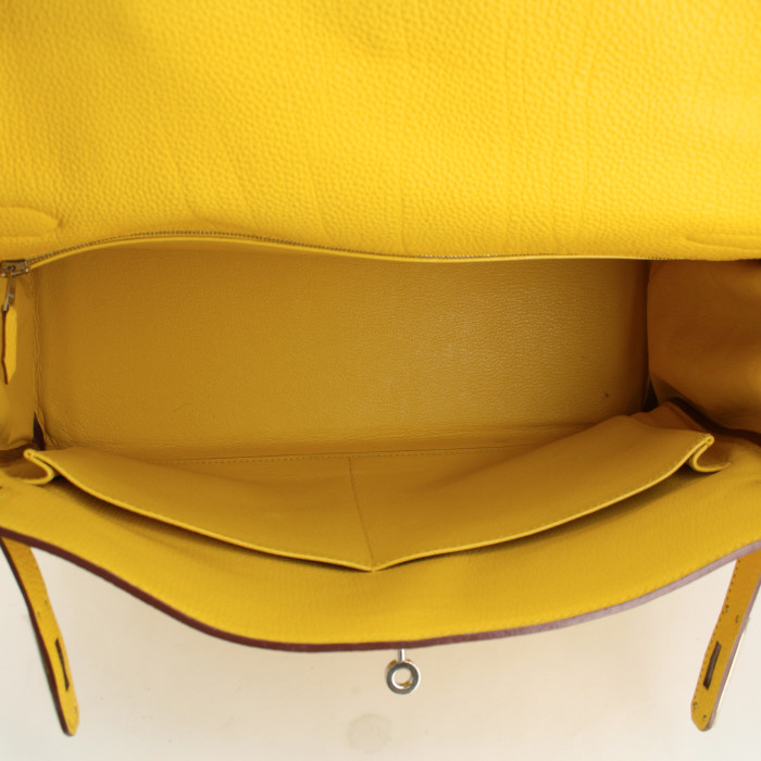 Hermes Kelly 32 cm handbag in yellow togo leather - Detail D3