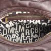 Bolso de mano Marc Jacobs en cuero marrón - Detail D2 thumbnail