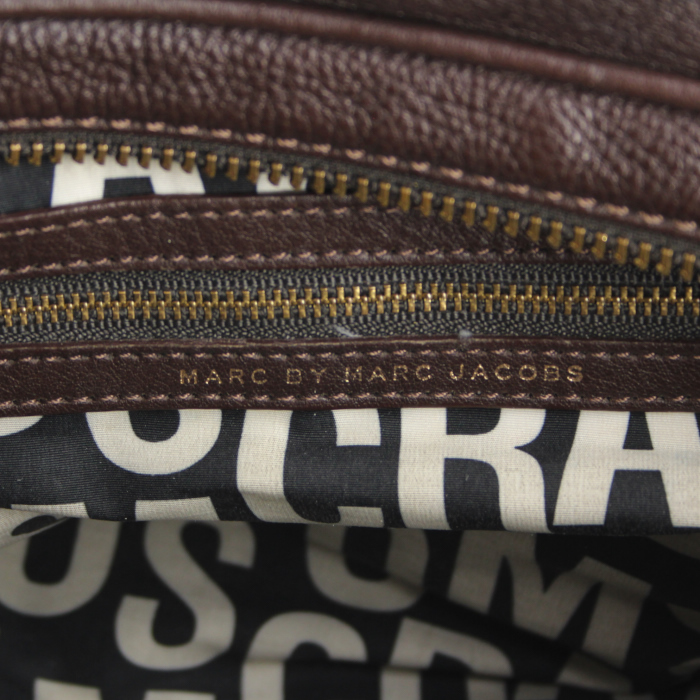 Bolso de mano Marc Jacobs en cuero marrón - Detail D3