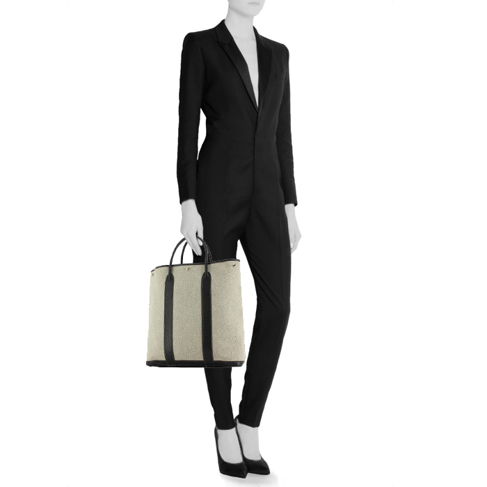 Sac à main Hermes Garden en toile blanche et noire et cuir noir - Detail D1