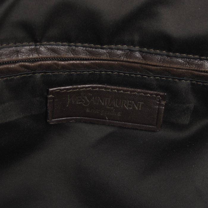 Bolso de mano Yves Saint Laurent Muse modelo grande en cuero marrón - Detail D3