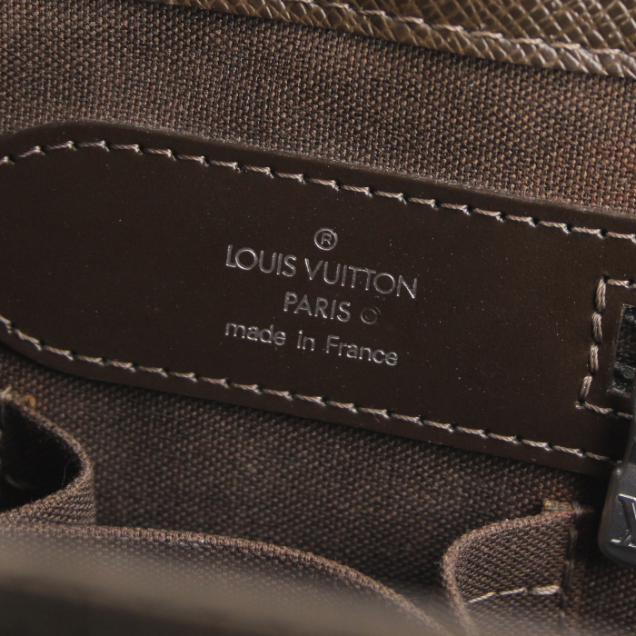 Louis Vuitton Kazbek shopping bag in brown taiga leather and brown leather - Detail D3