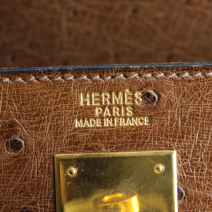 Sac à main Hermes Kelly 32 cm en autruche marron - Detail D4