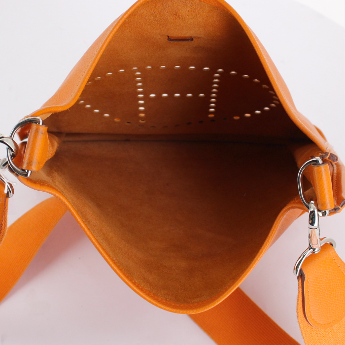 Hermes Evelyne medium model handbag in orange epsom leather - Detail D2