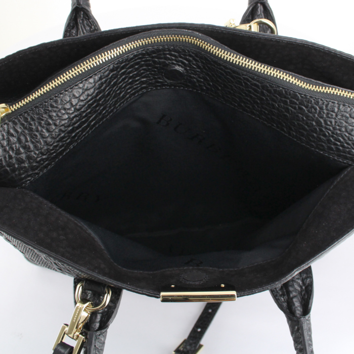 Burberry handbag in black leather - Detail D5