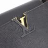 Louis Vuitton medium model handbag in black grained leather - Detail D4 thumbnail