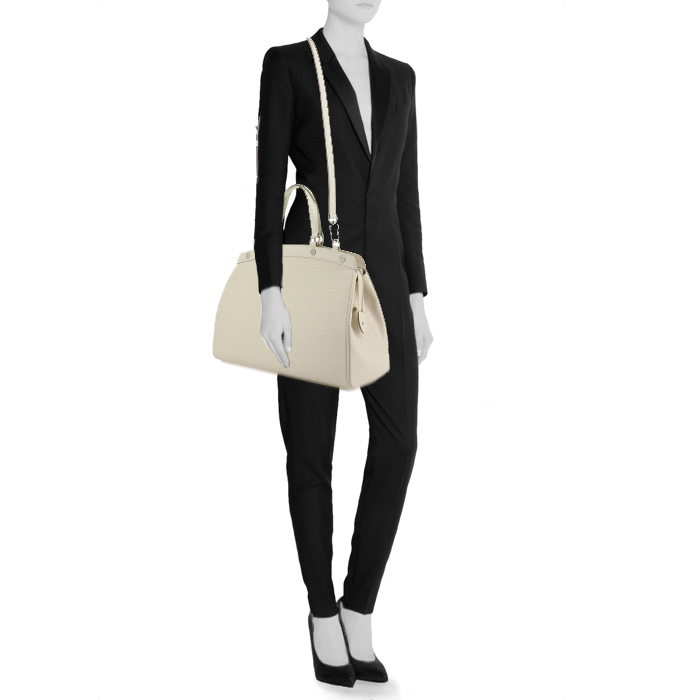 Louis Vuitton medium model handbag in off-white epi leather - Detail D1