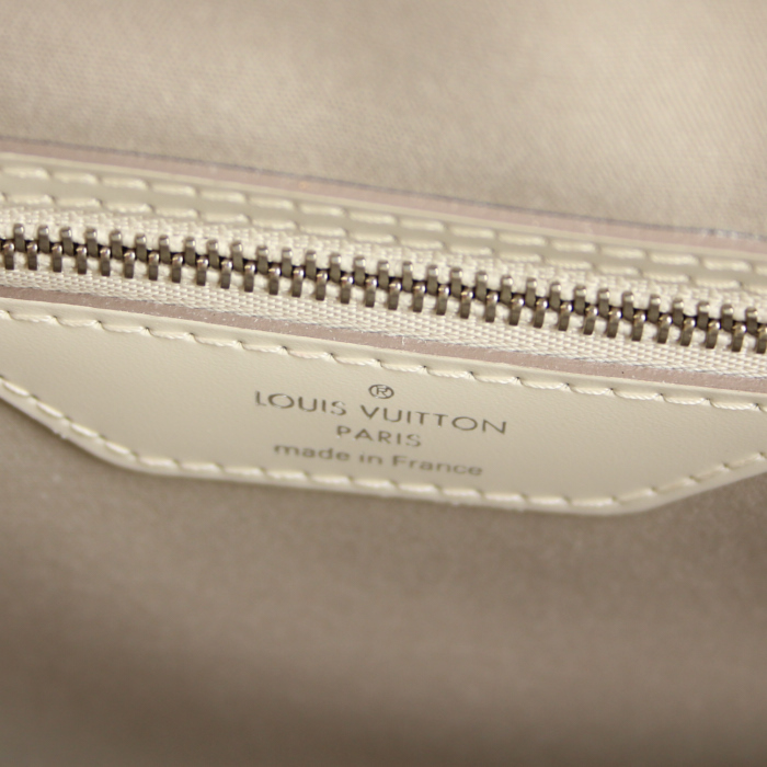 Bolso de mano Louis Vuitton modelo mediano en cuero Epi blanquecino - Detail D3